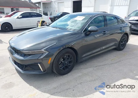 2025 Kia K5 Lxs z USA, uszkodzony, nr VIN KNAG24J78S5275906